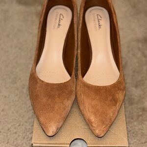 Clarks Tan Heels Elegant Suede Design